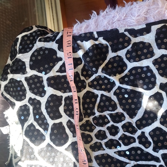 Chic Black and White Animal Print Top - Picture 5 of 7